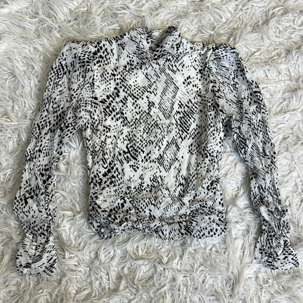 ZARA WHITE AND BLACK BLOUSE‎